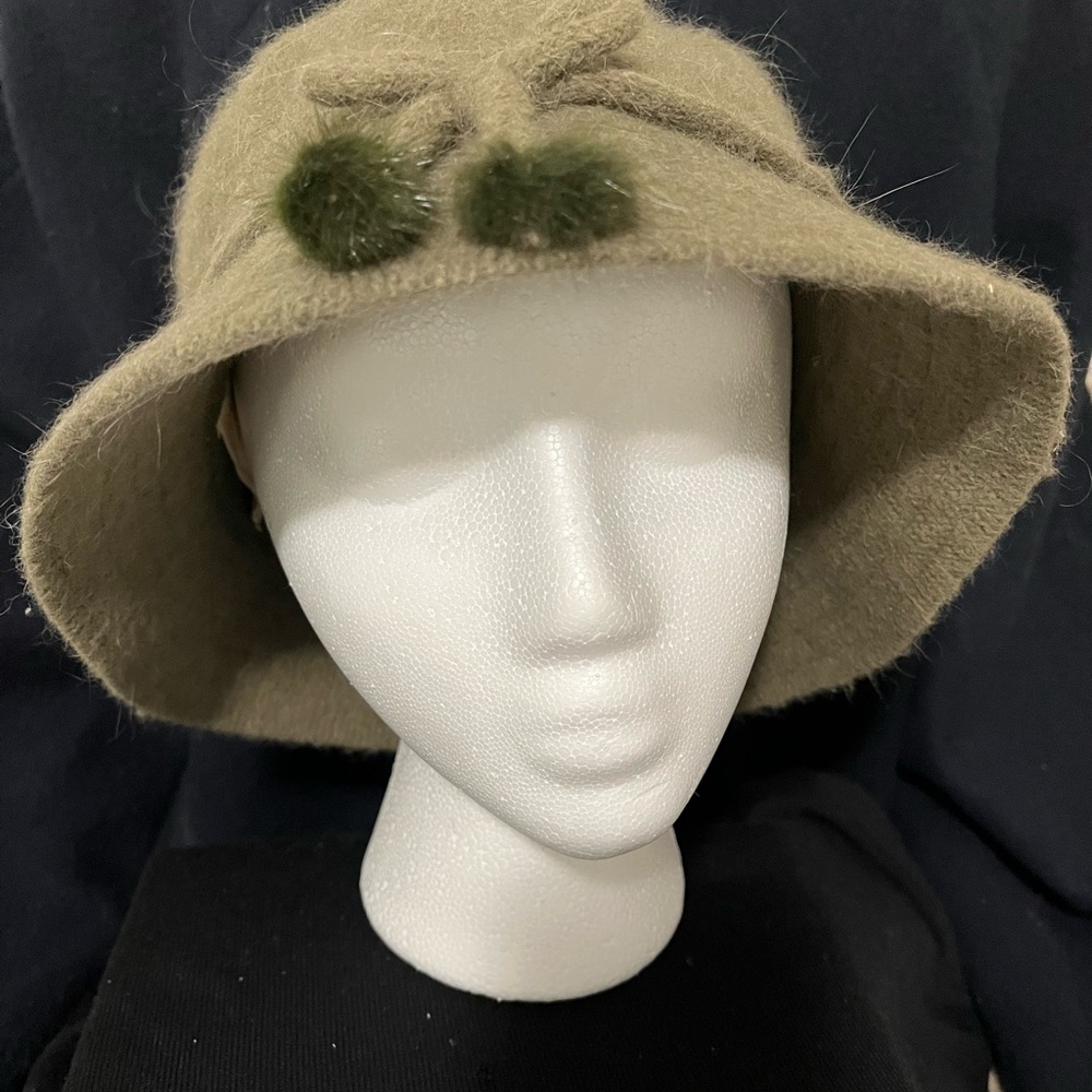 Woman’s Hat